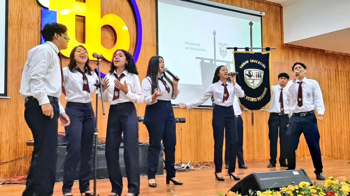 Un grupo de estudiantes del colegio Vicente Rocafuerte participaron en el evento.