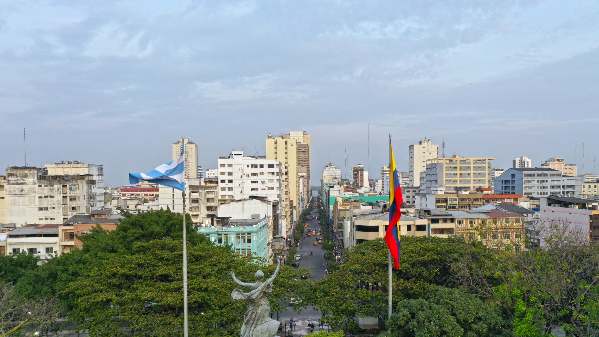 Recursos. Sobre la solicitud de cooperación para: “plataforma, luces, sonido y pantalla”, el Municipio argumentó que tampoco procede por tema de recursos.