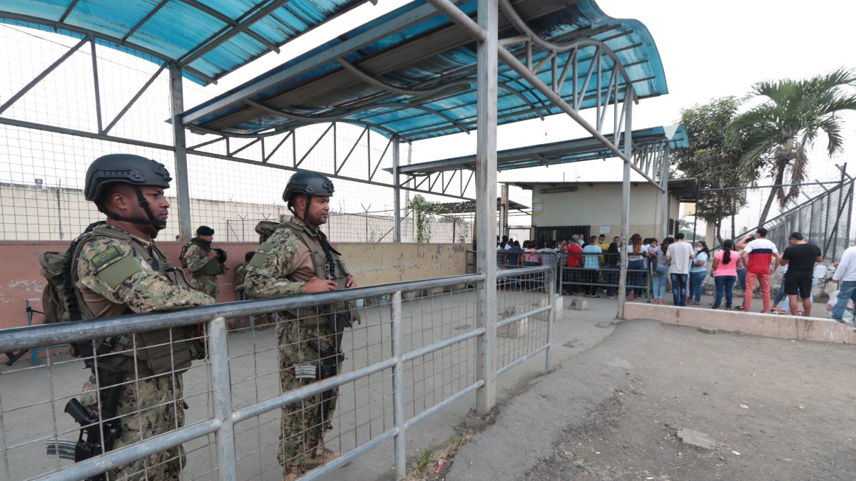 Custodia. El ingreso a la cárcel de mujeres en la ciudad de Guayaquil.