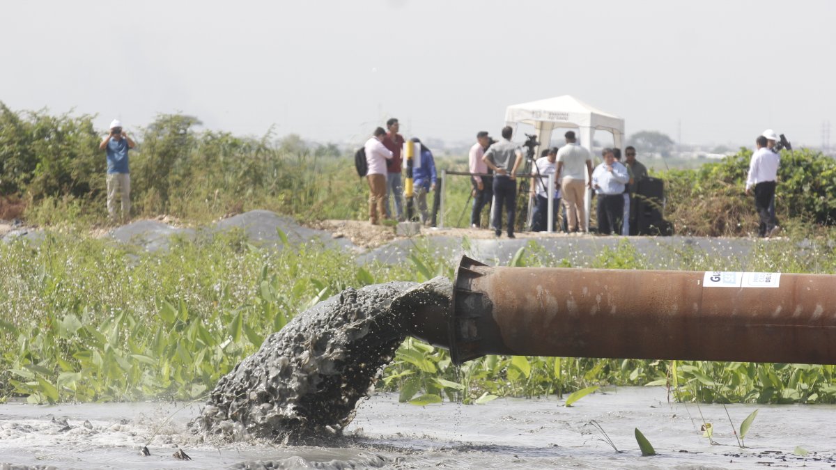 Depósito. Las tuberías arrojan mayormente agua con sedimentos.