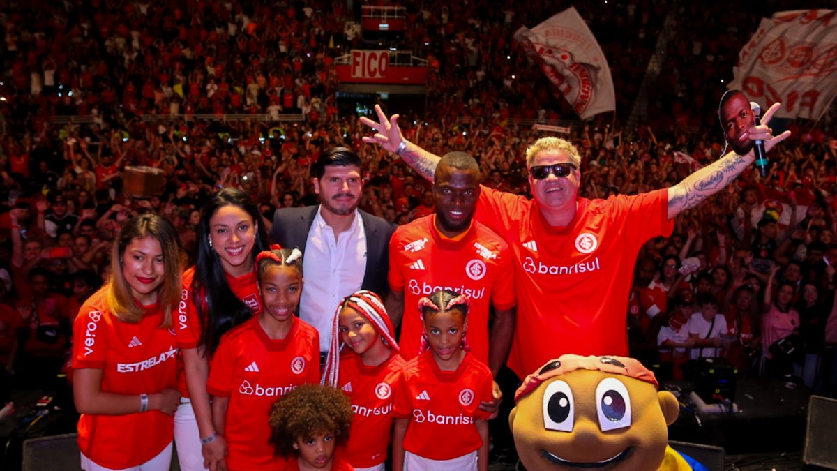 Enner Valencia contó con la presencia de su esposa Sharon Escobar y de sus hijos en su primer día como jugador del Inter de Porto Alegre.