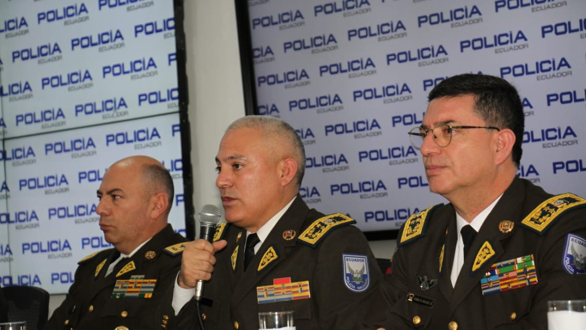 El comandante de la policía detalla cifras de servidores reincorporados