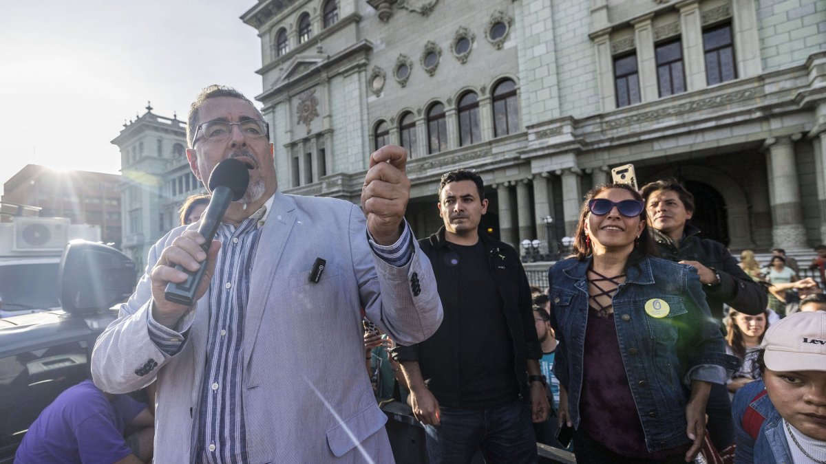 El candidato progresista Bernardo Arévalo de León, sorpresivo segundo lugar de las elecciones del pasado domingo 25 de junio de 2023 en Guatemala,