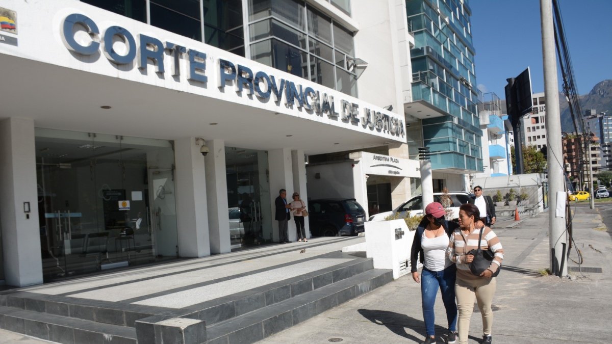 Diligencia. Cerca de las 10:00 de este miércoles 28 de junio se instaló la audiencia de apelación en la Corte de Pichincha.