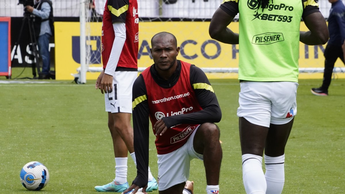 Juan Luis Anangonó es una de las opciones ofensivas de los albos.