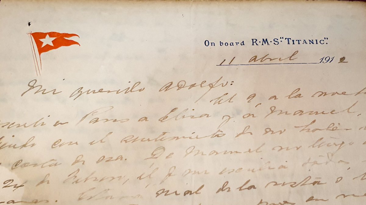 Fotografía de una carta escrita a bordo del Titanic que será subastada en Montevideo (Uruguay).