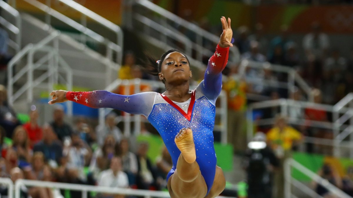 La gimnasta, de 26 años, no solo es talentosa en el deporte, sino que pide para los atletas estabilidad emocional.