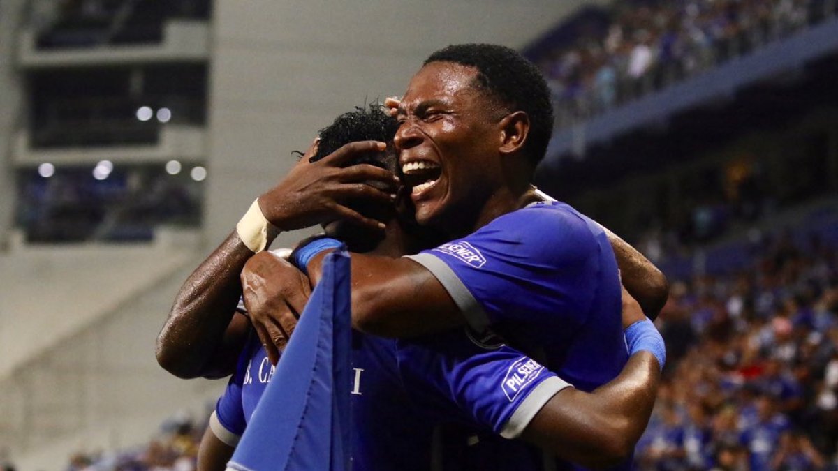 Carabalí y Angulo celebraron el triunfo de Emelec.