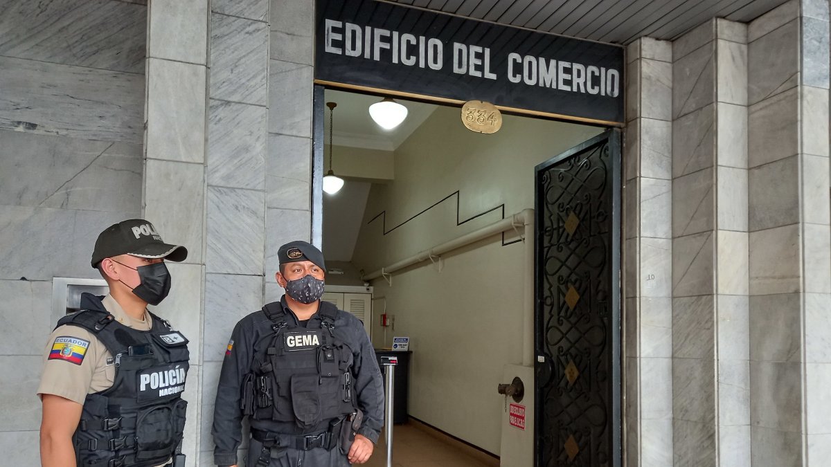 En junio de 2021, la policía realizó un allanamiento en el Decevale, dentro de la investigación por manejo irregular de fondos del Isspol.