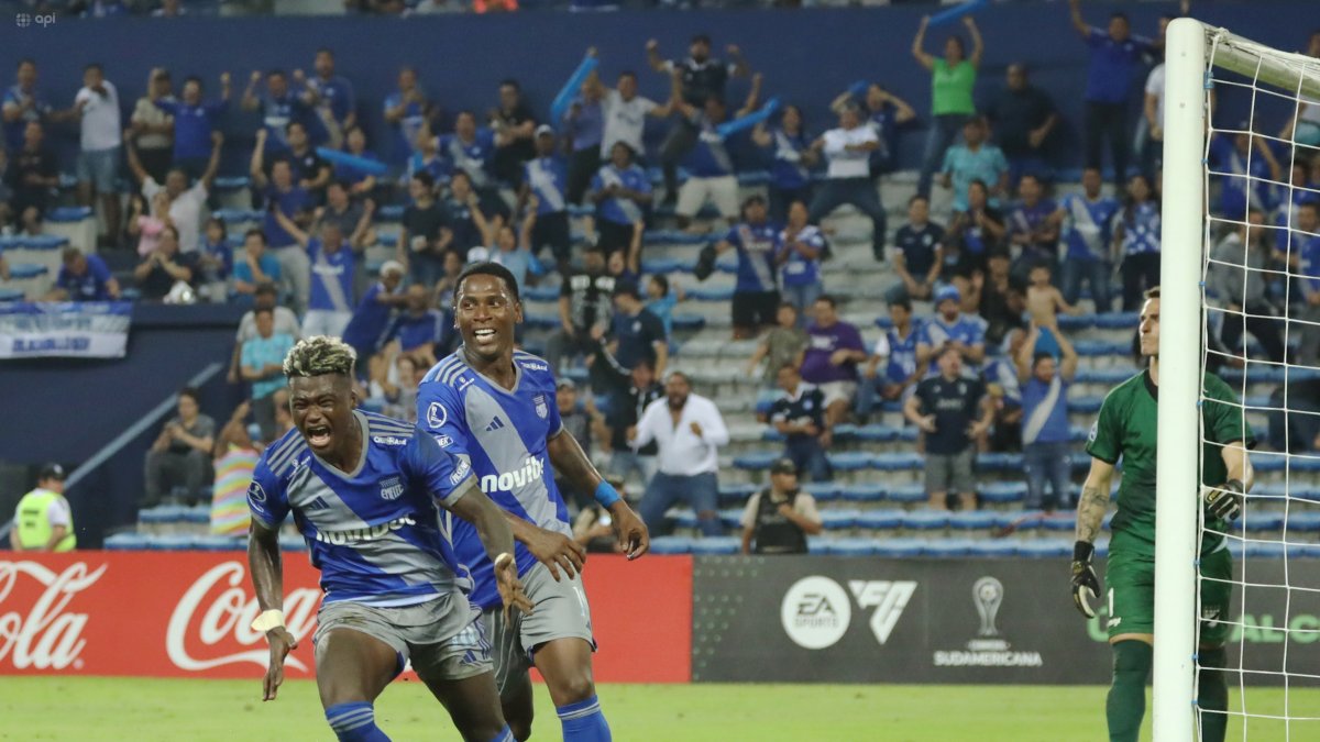 Edgar Lastre festejó de forma emotiva, luego de marcar el gol con el que Emelec venció a Danubio de Uruguay.