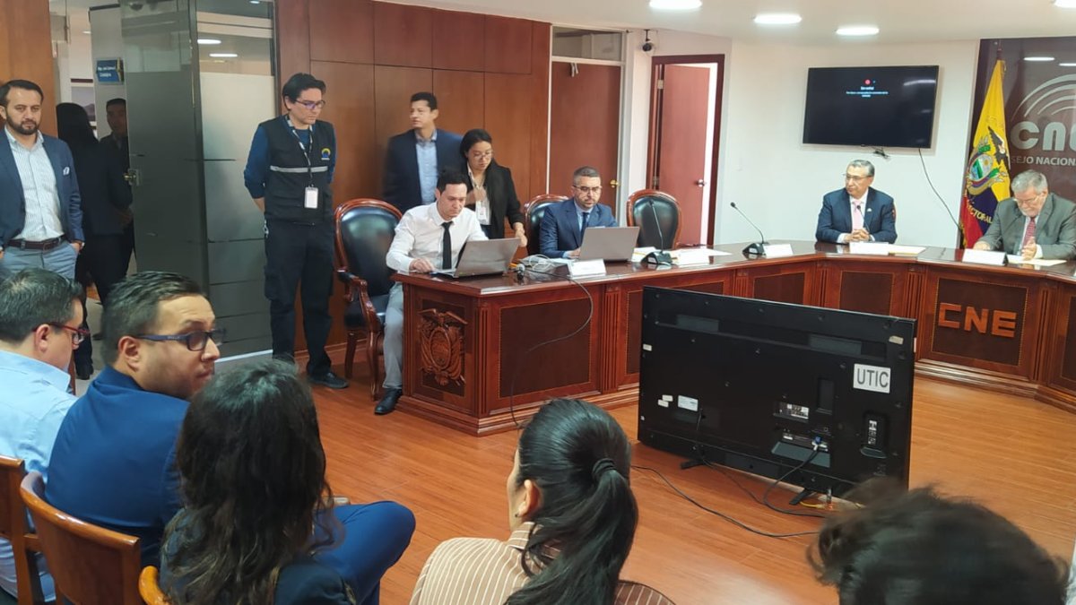 En días pasado el CNE informó sobre los avances de la inscripción de los migrantes ecuatorianos al voto telemático.