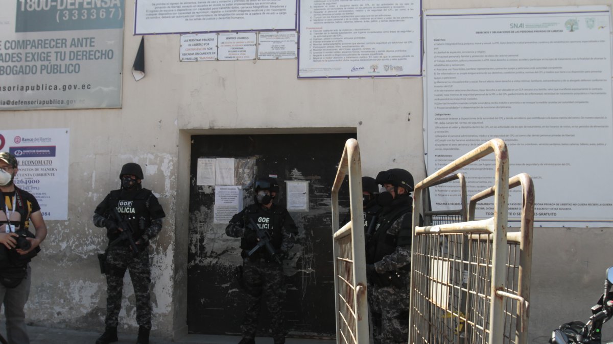 Hecho. Los tres ciudadanos estaban en la cárcel El Inca en la capital, el delito fue cometido el 02 de mayo del 2023