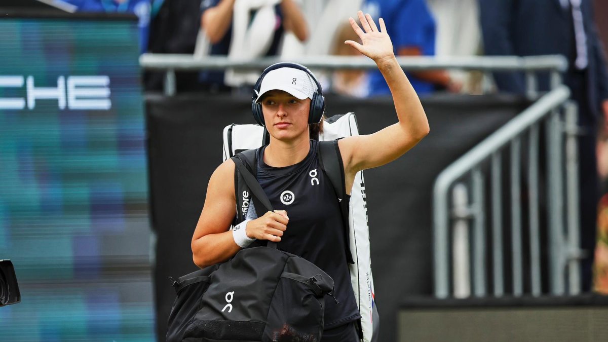 El estado de la tenista polaca preocupa de cara a su debut en Wimbledon.