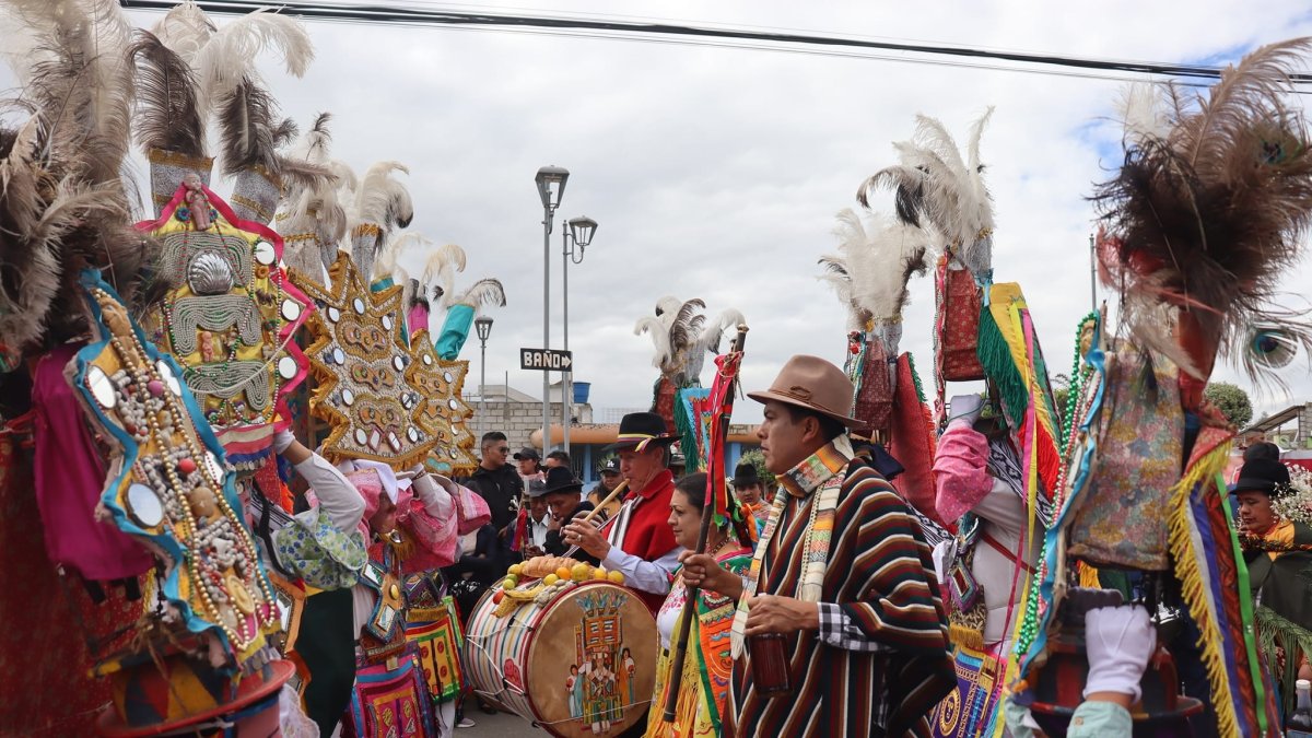 Herencia. Vestir al personaje se hereda a quienes siguen el legado de sus padres.