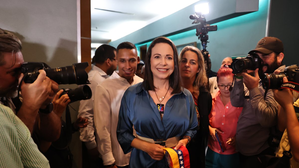 María Corina Machado,   llega para su inscripción el 23 de junio de 2023, como candidata a las primarias que se celebrarán el próximo 22 de octubre, en Caracas (Venezuela). 