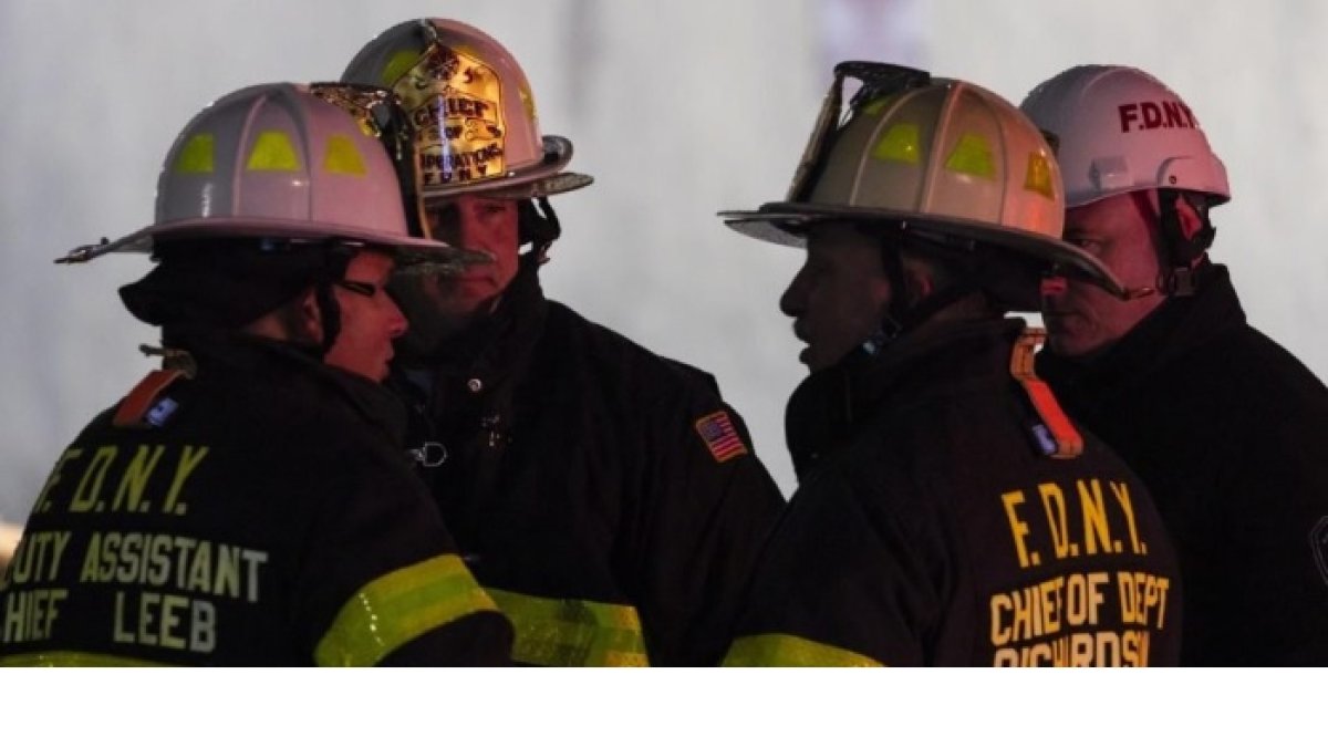 El jefe de los bomberos de Guyana, Gregory Wickham, dijo que recibieron una alerta del incendio y que dentro del apartamento del primer nivel del edificio habían varias personas atrapadas.