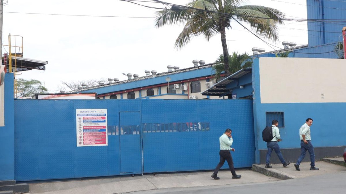 La Policía se hizo presente en el lugar y realizó una explosión controlada del artefacto explosivo.