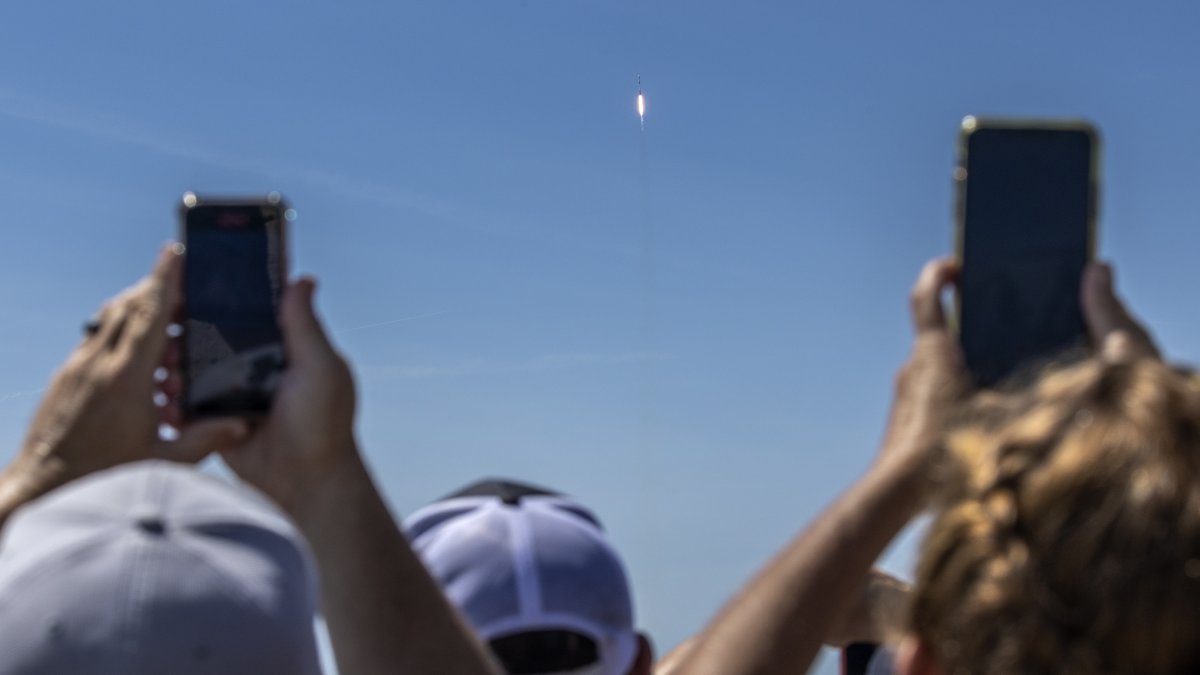 Hecho. Personas grabando el suceso.