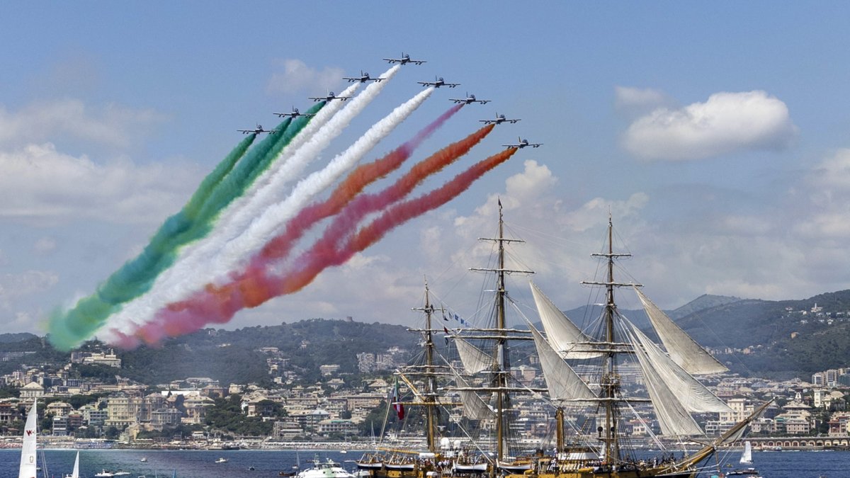 Gira. El buque recorrerá tres océanos y atracará en 28 países. 