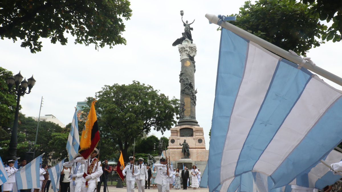 El Pregón Cívico enciende las fiestas julianas de la Perla del Pacífico