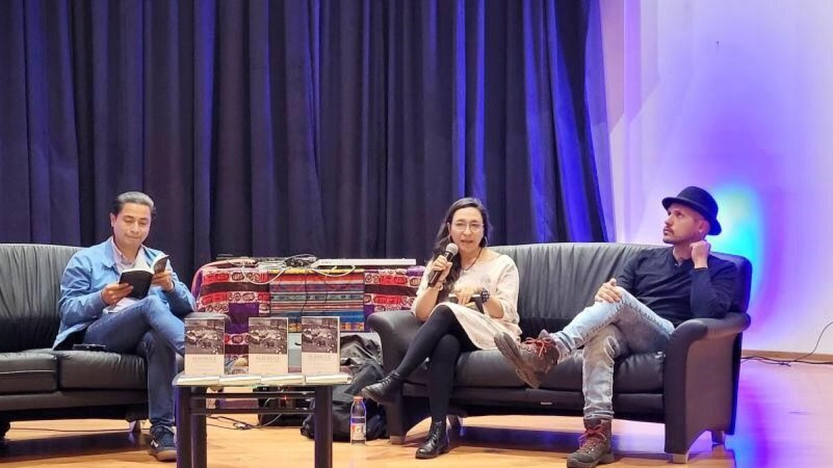 Obra. María Fernanda Mejía y Carlos Noriega durante la presentación de la obra.