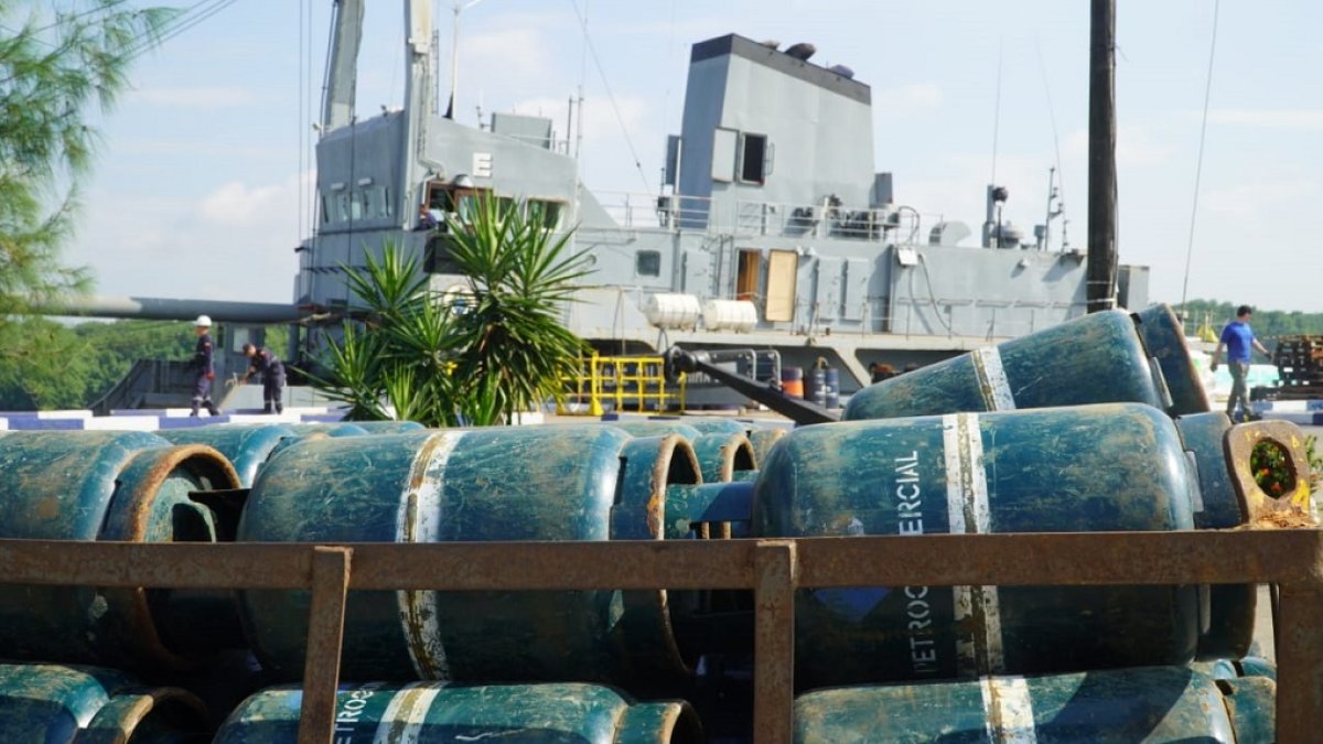 La Armada informó que este 1 de julio de 2023 zarpó un buque para abastecer a Galápagos.