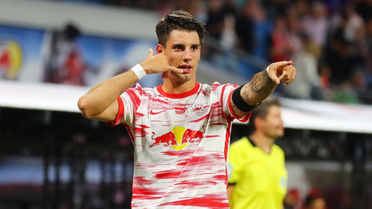 Szoboszlai, de 22 años, llega procedente del Rb Leipzig donde jugó en las dos últimas temporadas. Registró 91 partidos, 22 goles y 20 asistencias.
