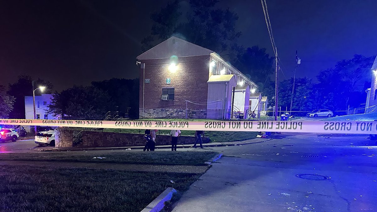 El tiroteo se produjo durante una fiesta popular que había reunido en la calle a los vecinos del barrio de Brooklyn, en el sur de Baltimore.