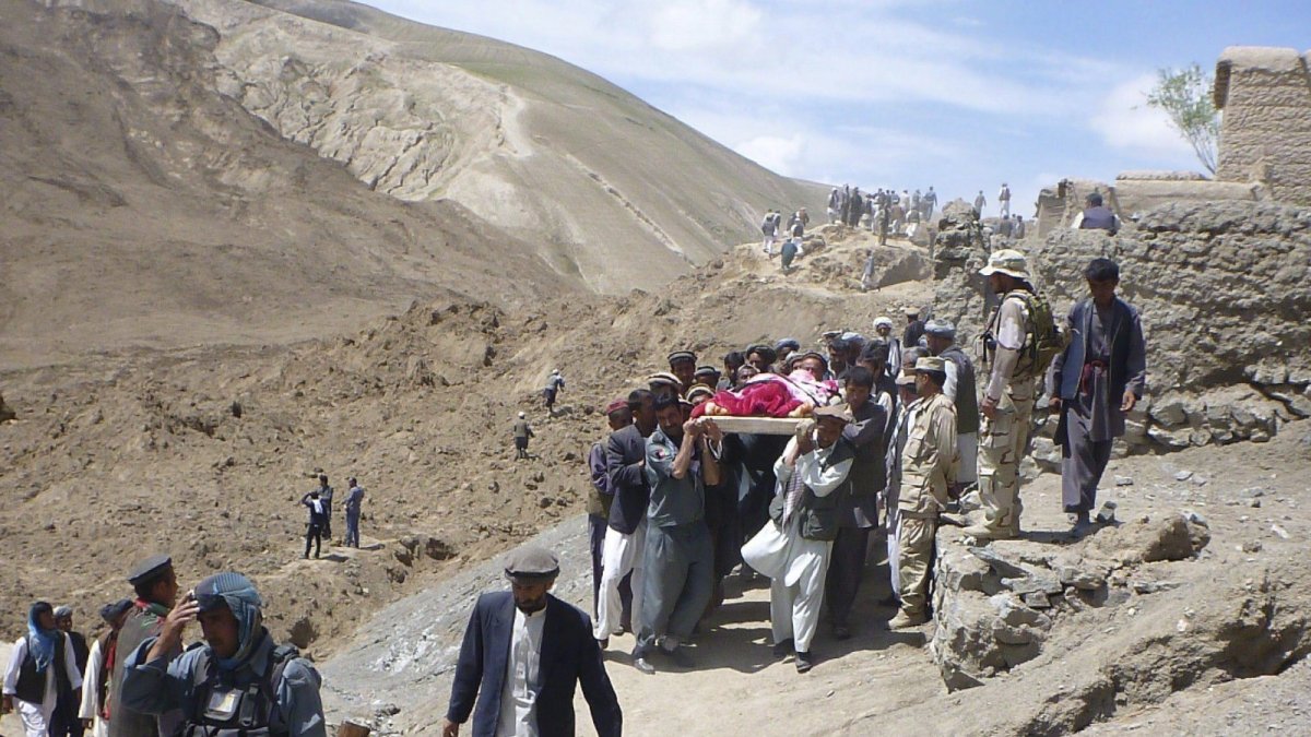 Rescate. Las víctimas fueron rescatadas por la población.