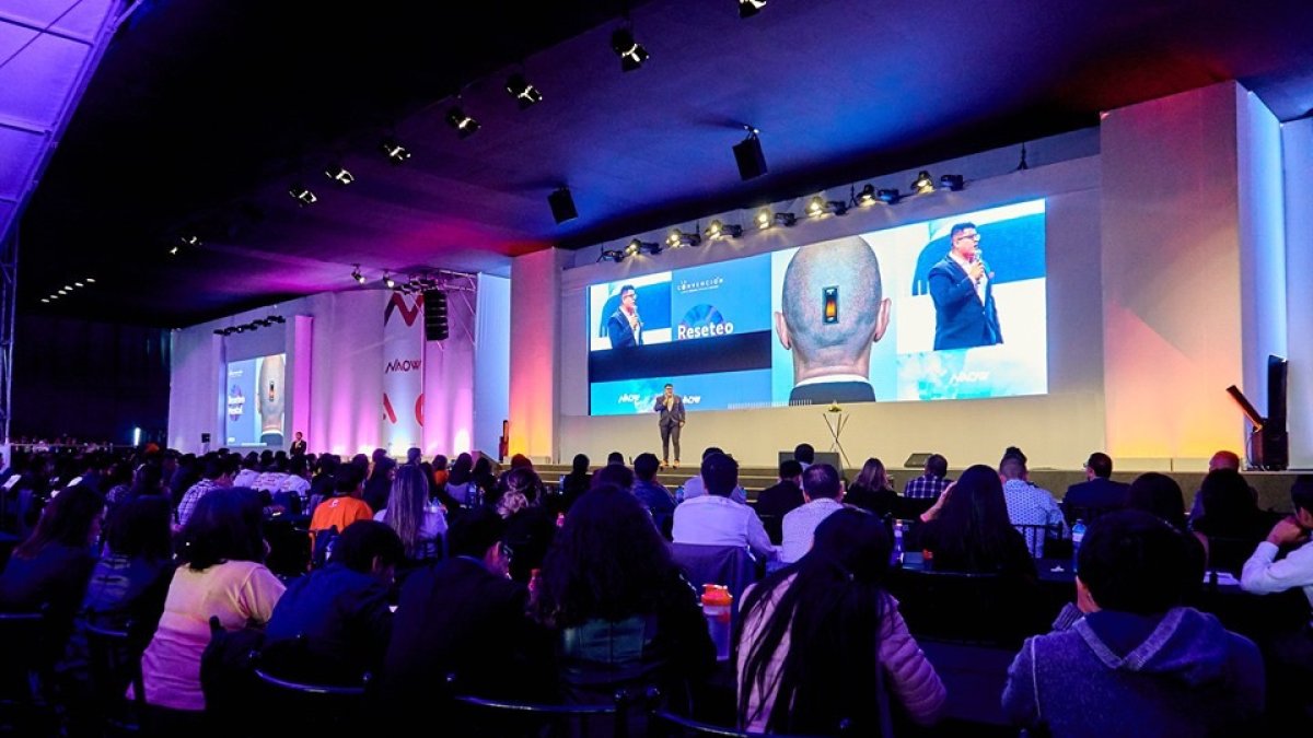 Reconocimiento. Echeverría ha sido orador e instructor de importantes eventos, dentro y fuera del país ibérico.