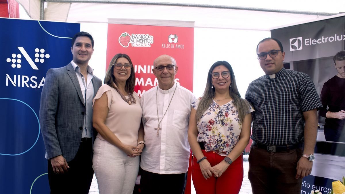 Inauguración. Donantes y miembros de Diakonía, el pasado 20 de junio.