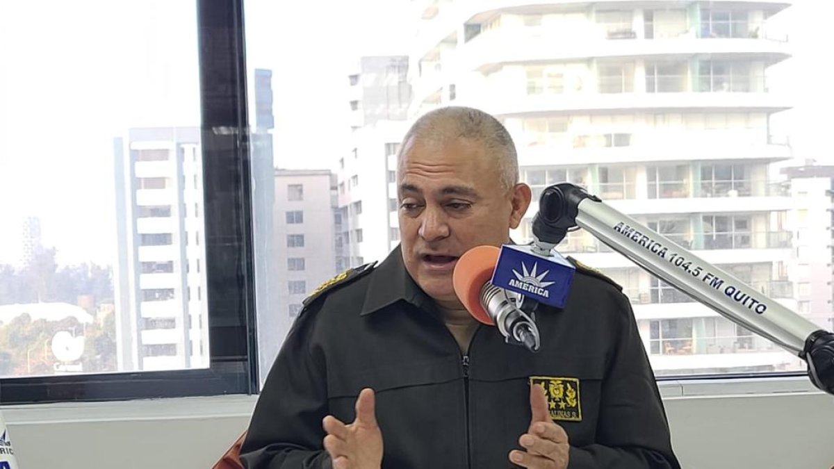 Hecho. Los uniformados fueron golpeados por varias personas a la vez. El comandante de la Policía condenó el hecho.