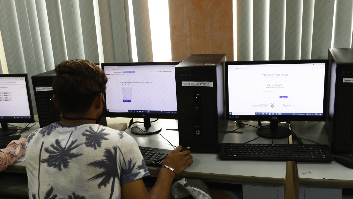 FOTO REFERENCIAL. IMAGEN DE LA PRUEBA TRANSFORMAR QUE SE APLICÓ EN UN PROCESO ANTERIOR EN LA FACULTAD DE FILOSOFÍA DE LA UNIVERSIDAD DE GUAYAQUIL.