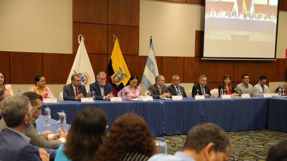 Autoridades del CNE desarrollaron conversatorio sobre las etapas de las elecciones