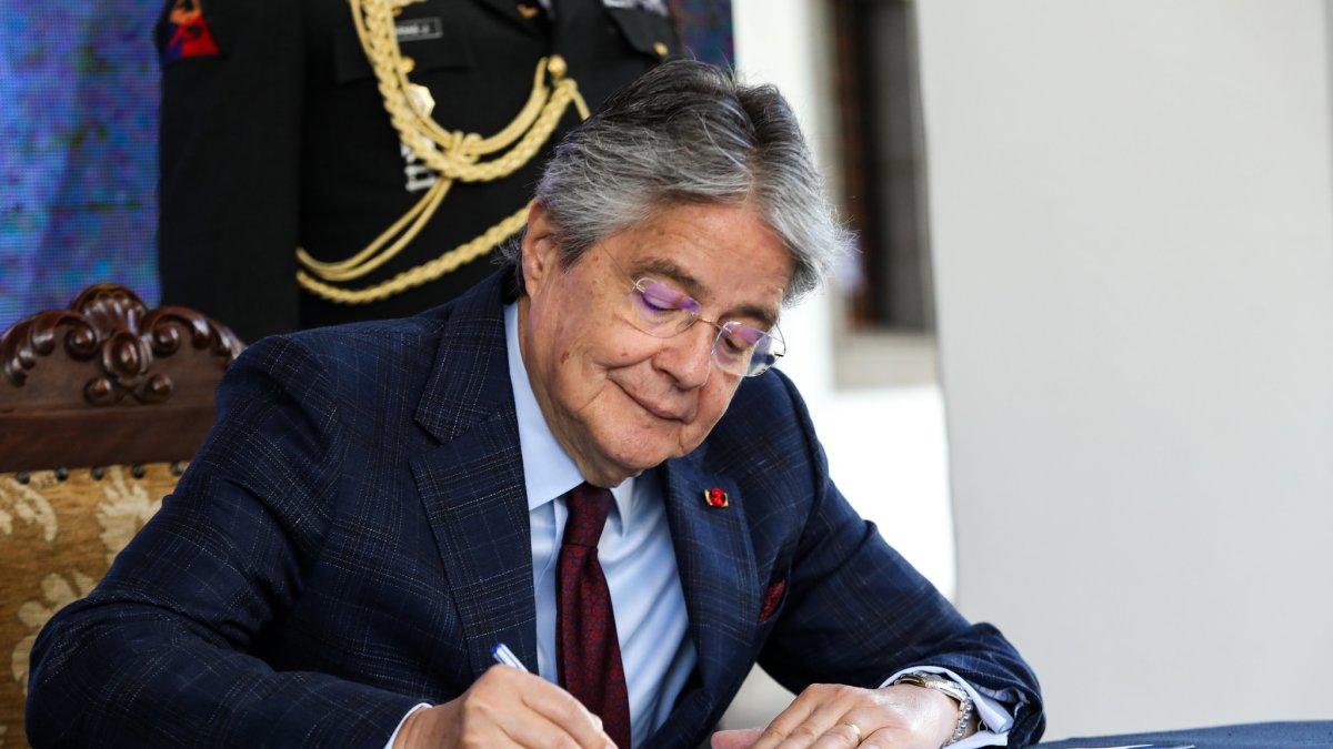 Acción. De acuerdo al presidente un total de 6000 personas serán beneficiadas con la normativa.