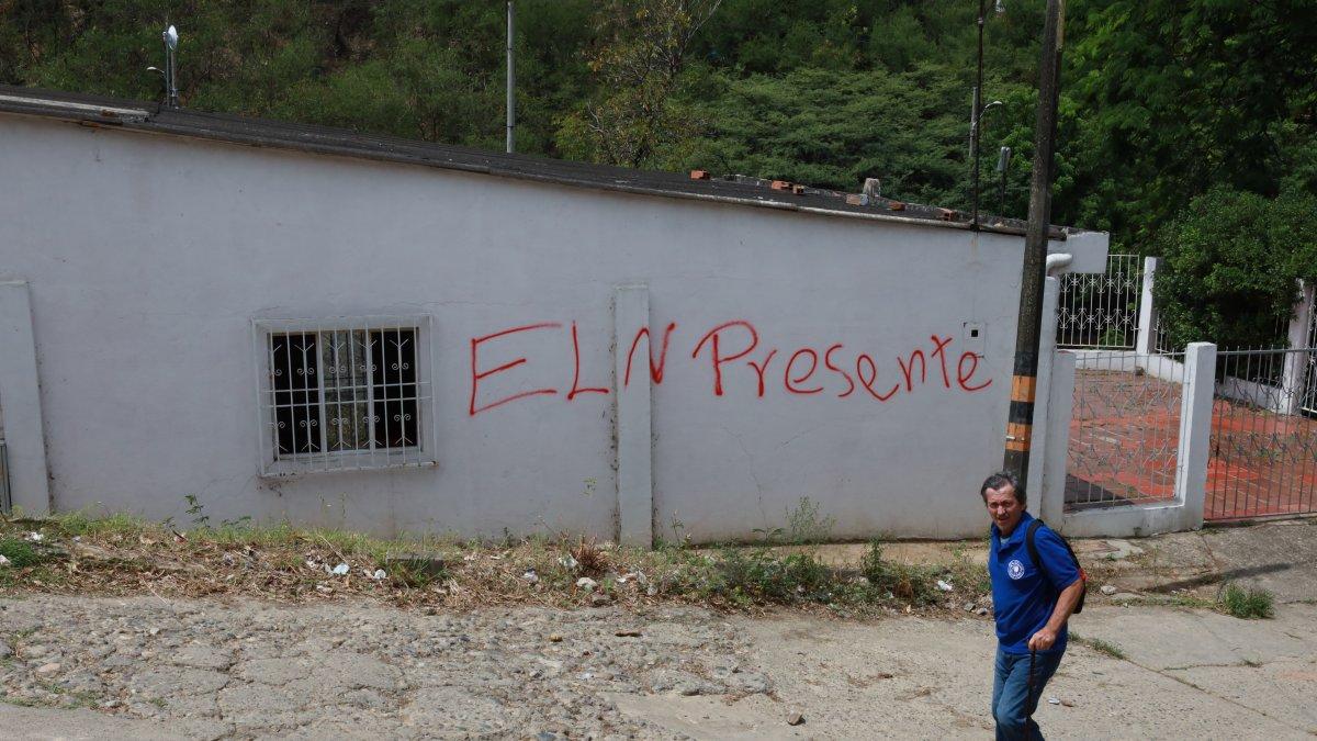 La guerrilla del Ejército de Liberación Nacional (ELN) ordenó a sus estructuras un cese al fuego contra fuerzas militares a partir de este jueves.