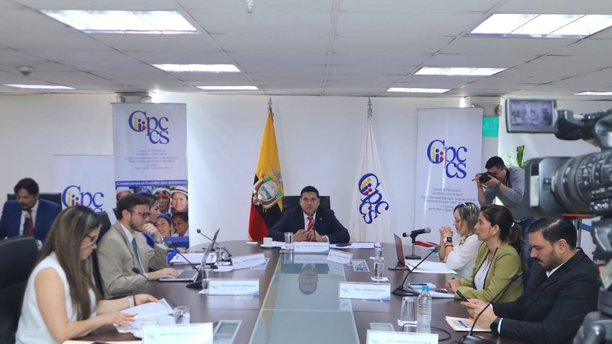 Participación. Alembert Vera  invitó a la población a intervenir.