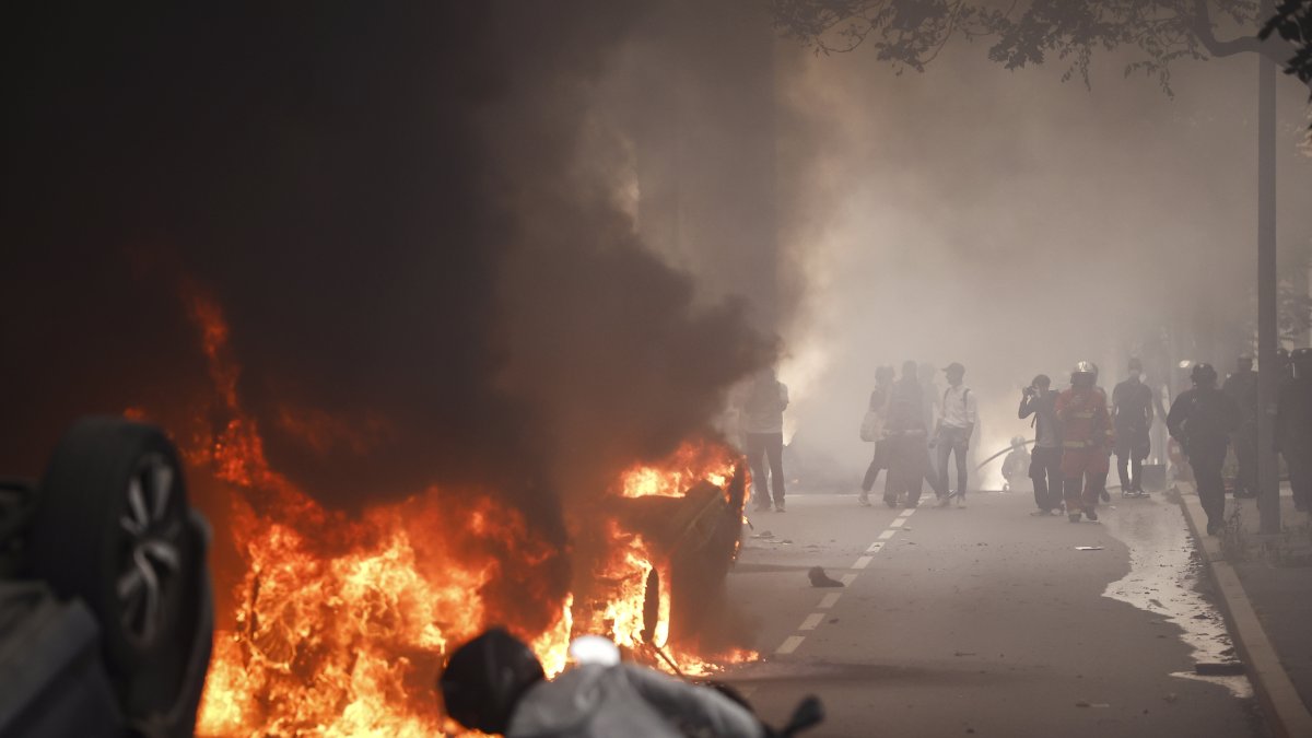 La Fiscalía investiga la muerte de un ciudadano durante los disturbios el pasado sábado.
