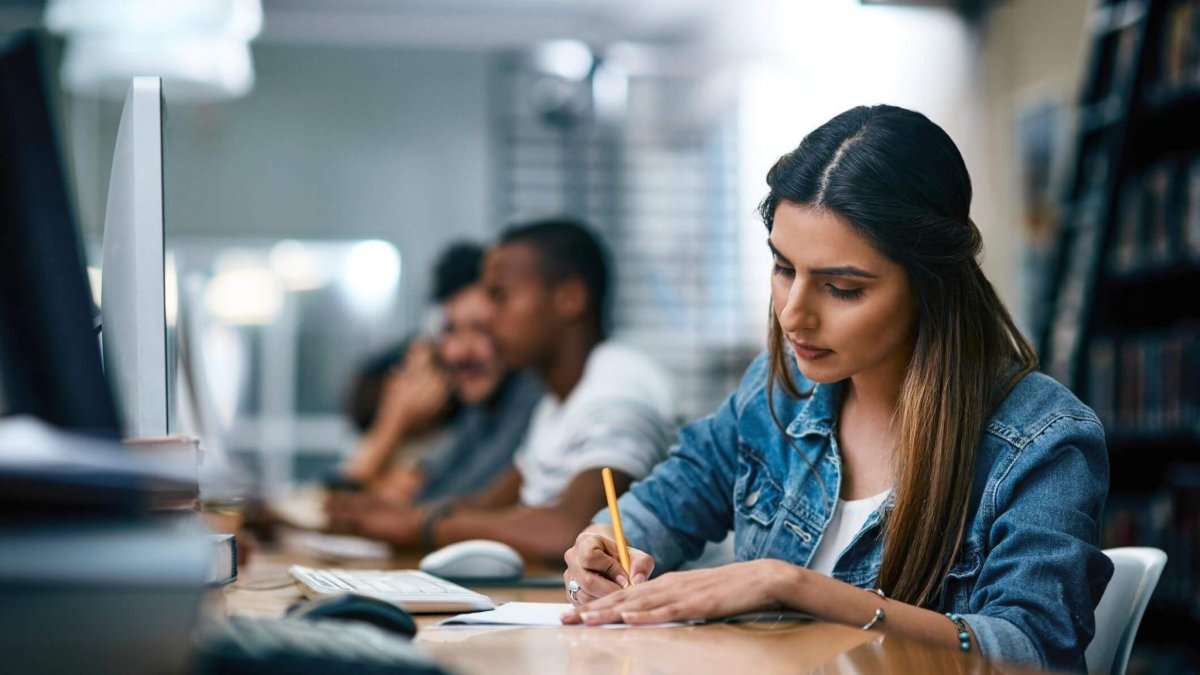 13 indicadores de desempeño, fueron considerados para formar la lista.