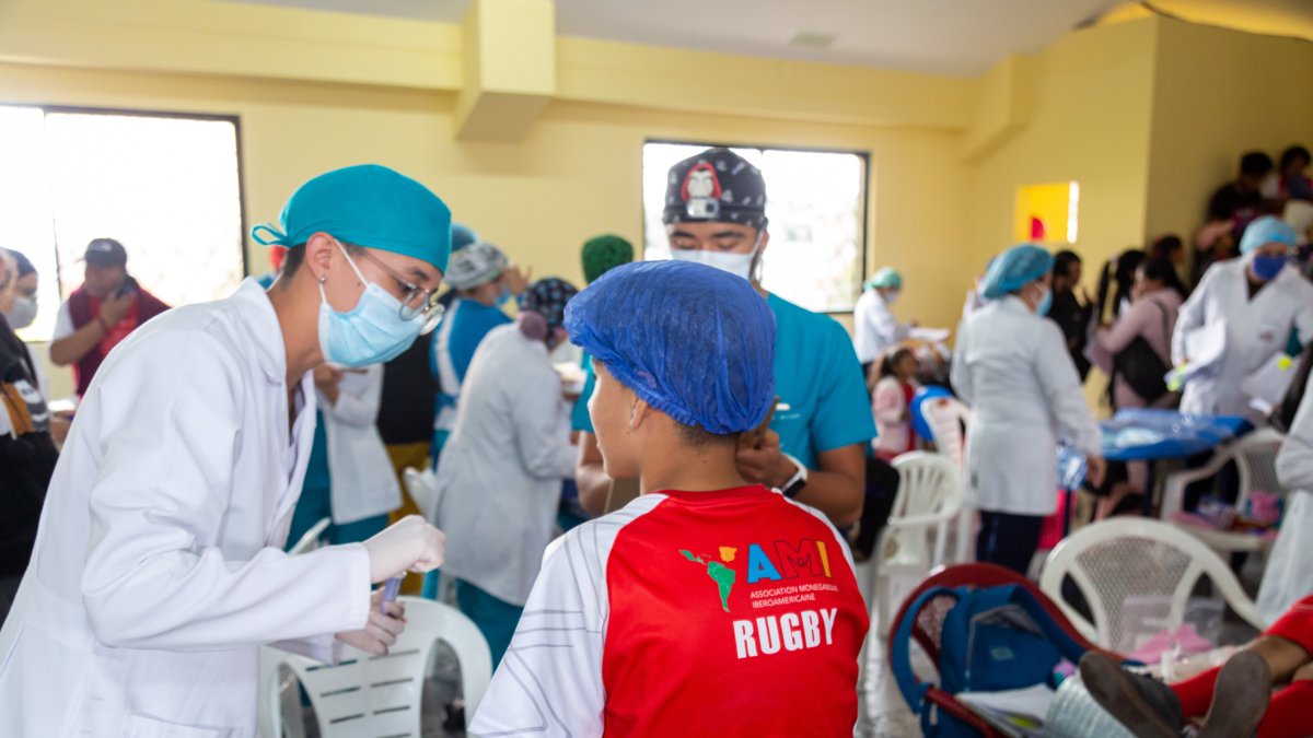 Los integrantes de las escuelas de rugby recibieron atención médica y odontológica.
