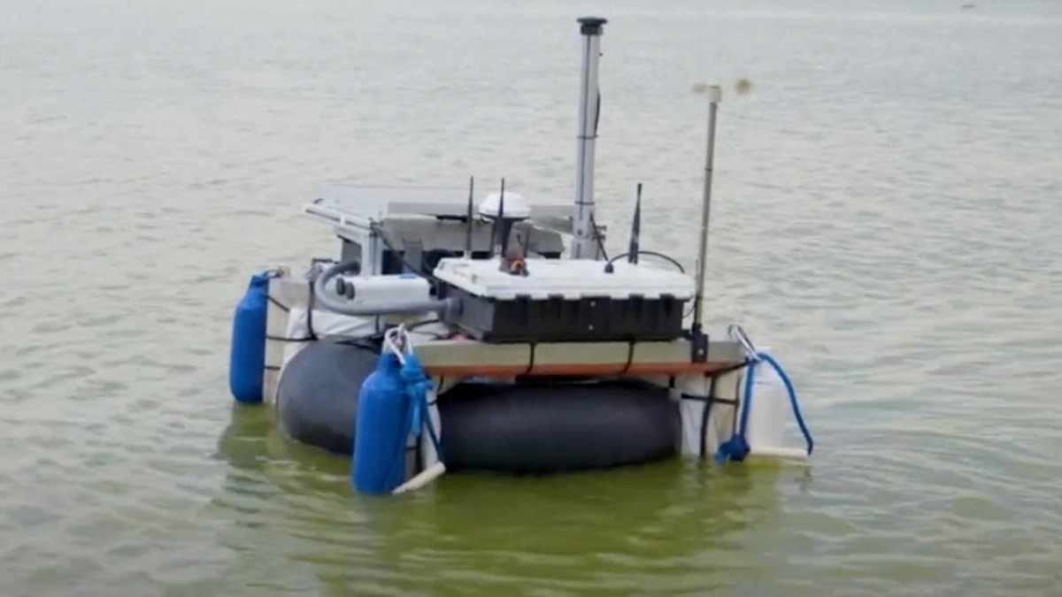 La embarcación estudia la profundidad de masas de agua como océanos, ríos y lagos, así como del relieve del terreno en el fondo..