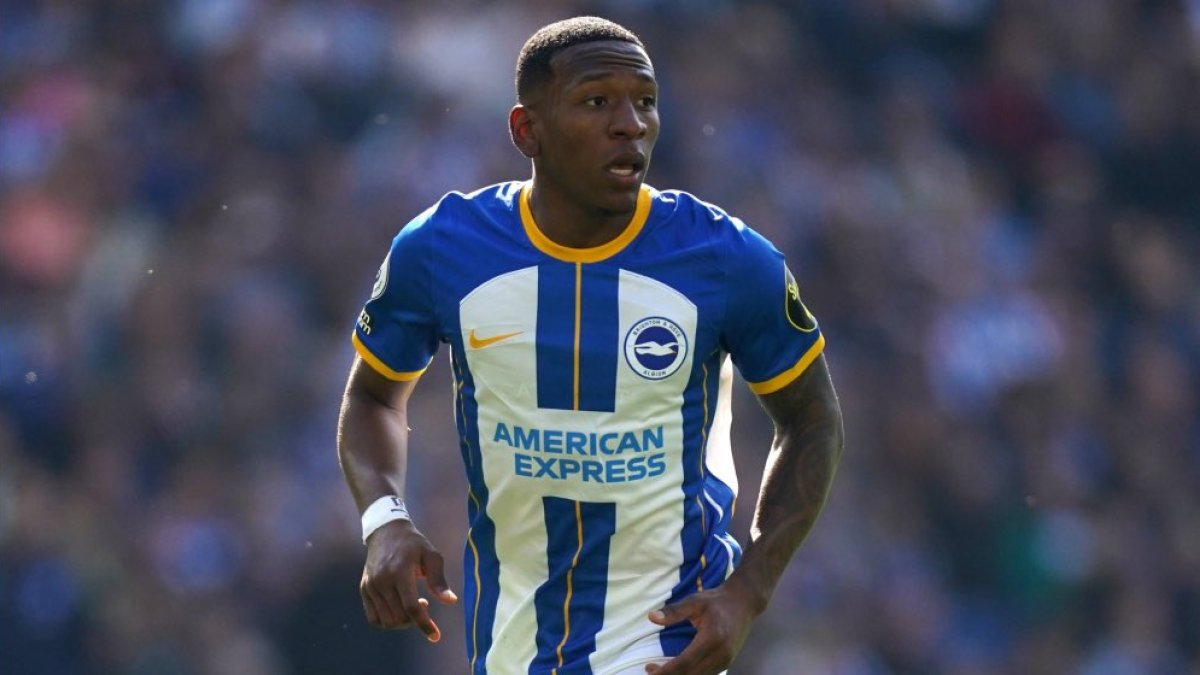 Pervis tuvo una destacada participación con el Brighton la temporada pasada.