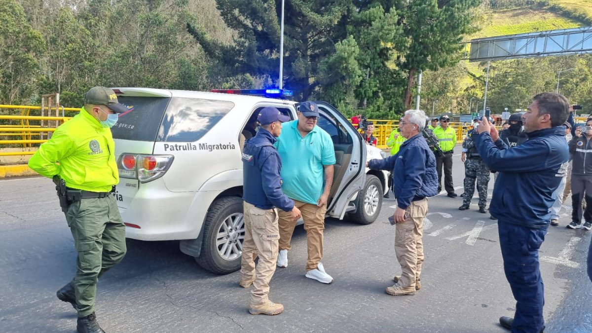 Momento en que 'Gordo Luis' llega a Ecuador en condición de deportado