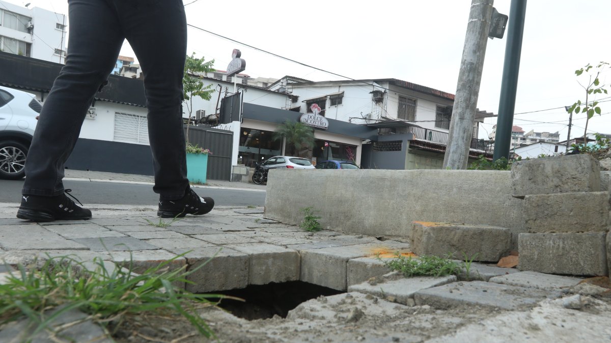 Problema. Hay adoquines salidos de sus puestos.