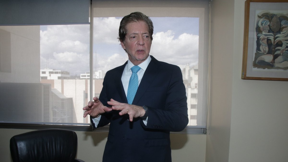 Cargo. Ortega es el presidente del Consejo Directivo del IESS desde julio de 2022. Ingeniero comercial, licenciado en Diplomacia 