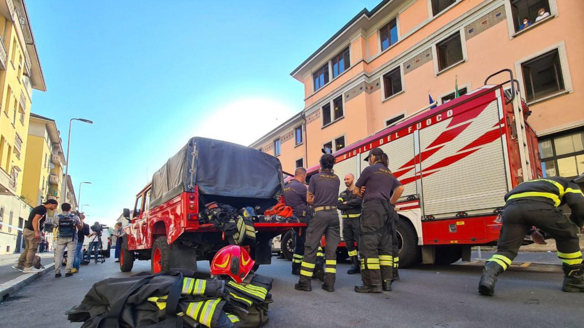 Bomberos acudieron a la residencia Casa dei coniugi donde se registró el incendio.