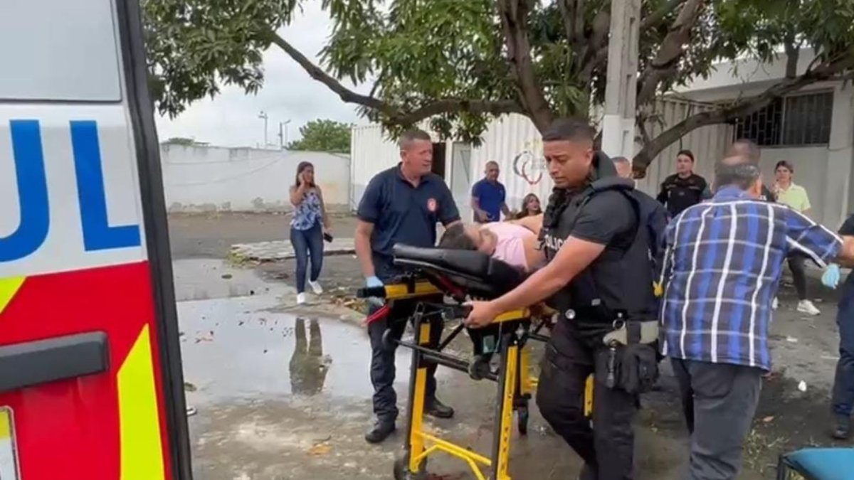 Autoridades asistieron al lugar de los hechos para iniciar investigaciones y atender a los heridos.