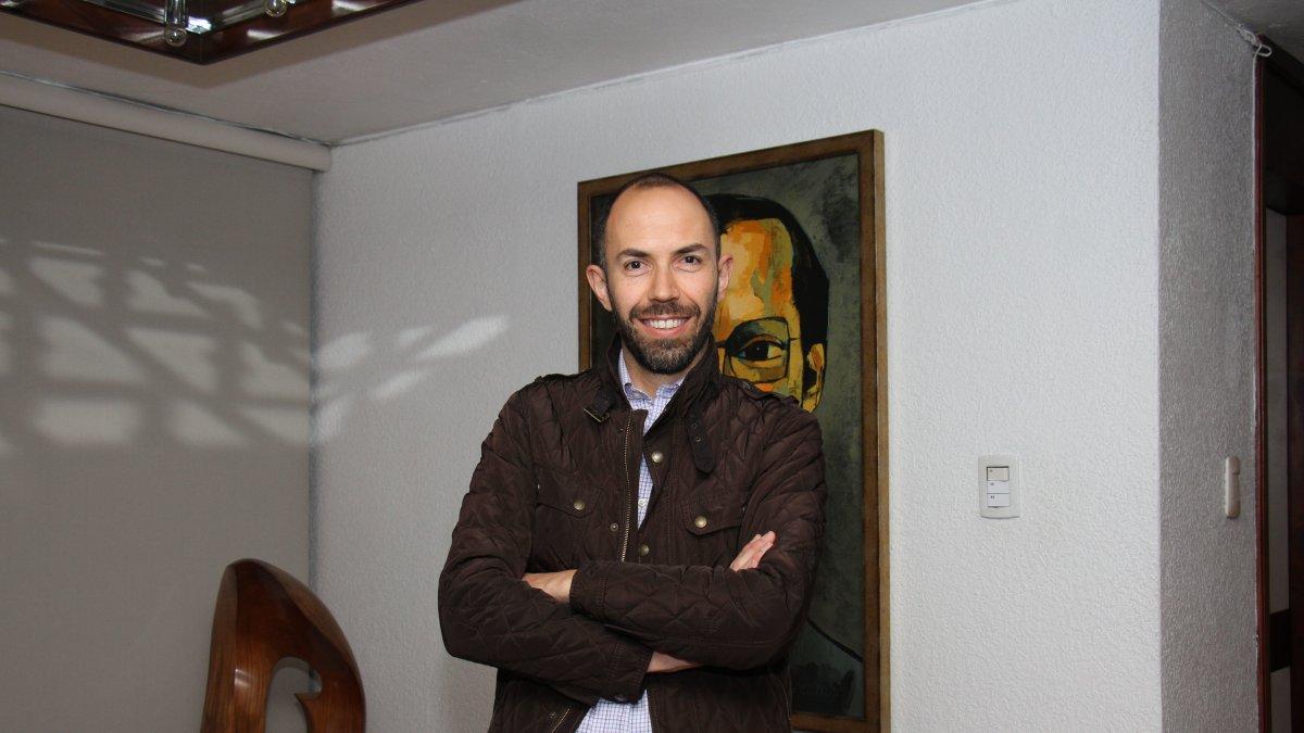 “Creo que el primer experimento de todo joven escritor es la imitación