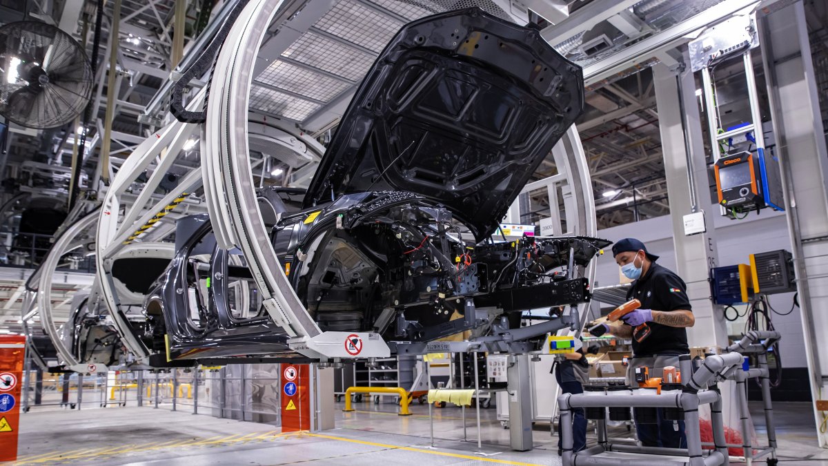 Producción.- La fabricación de vehículos en México.