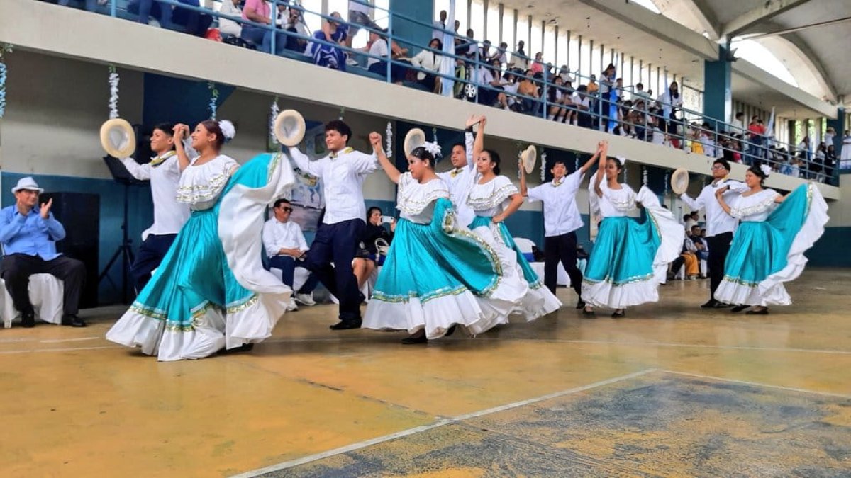 Bailes folclóricos se realizaron en el encuentro.